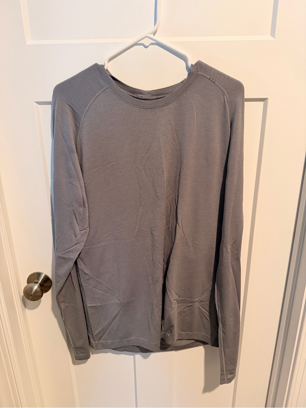 Men’s lululemon Light Gray Long Sleeve Knit Top